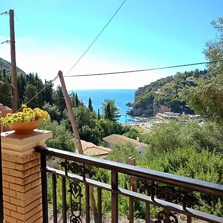 Rena Палеокастрица