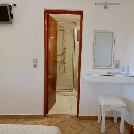 Rena Палеокастрица